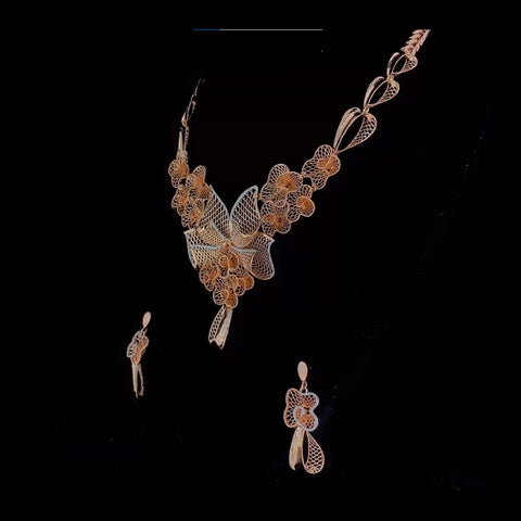 Gold diamond necklace