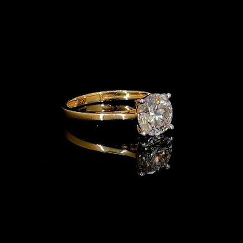 Elegant solitaire ring