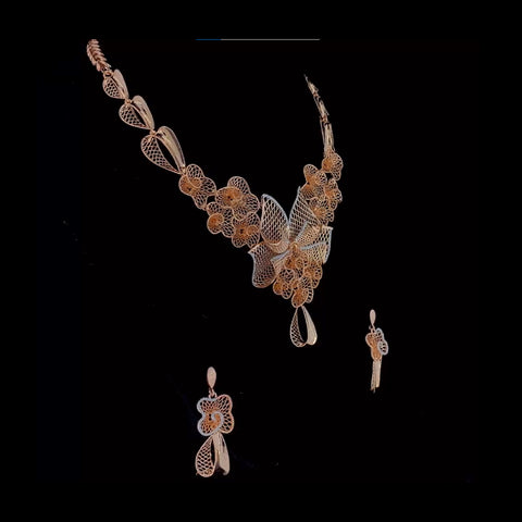 Gold diamond necklace